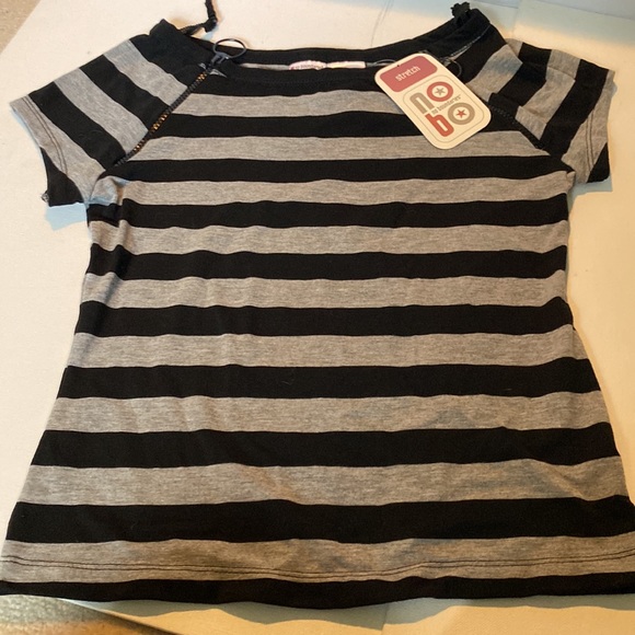 NWT No Boundaries Black & Gray Horizontal Striped T-shirt - Picture 6 of 7